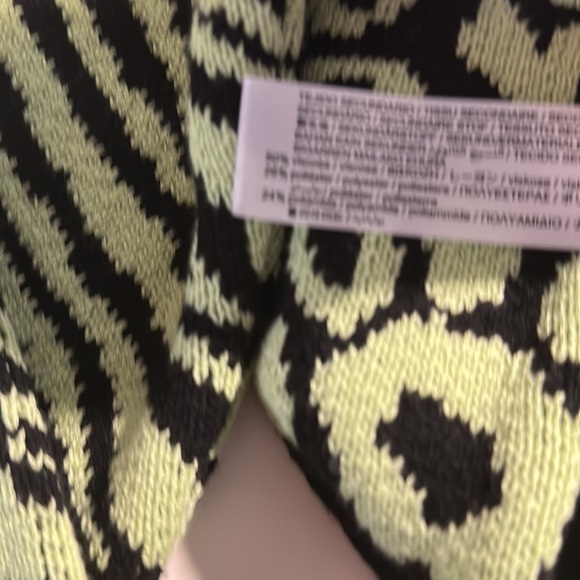 NWOT. Zara Black/Green Printed Knit Sweater. Size S. - Picture 7 of 8